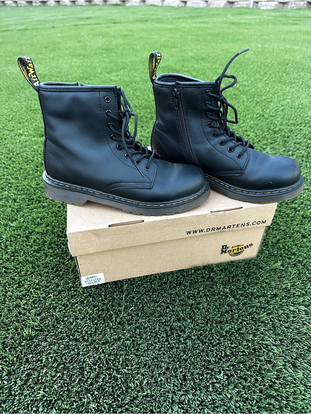 Dr. Martens 1460 J youth soft Black Leather Lace-Up Ankle Boots size 4 boys